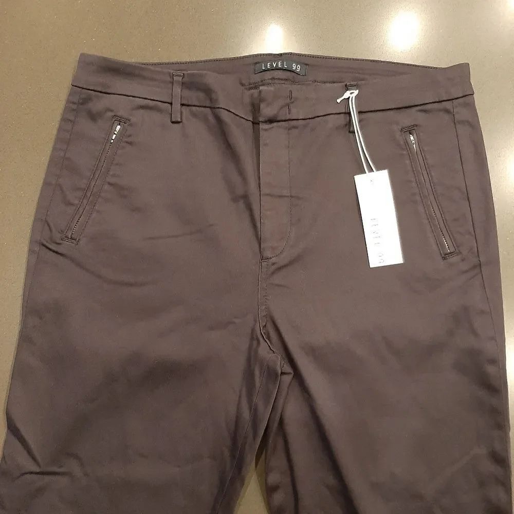 Level 99 Navy Capris Size 33 - Picture 2 of 10